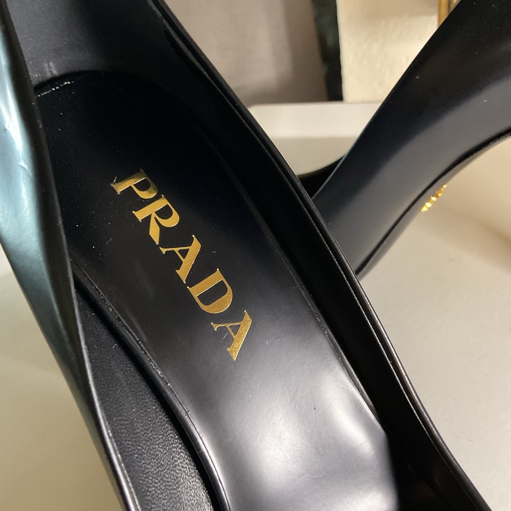 PRADA BRUSHED LEATHER COURT HEELS PUMPS BLACK SIZE 7.5 NWOT - Picture 5 of 16